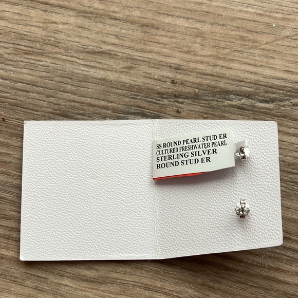 CULTURED FRESHWATER PEARL EARRINGS NWT - Picture 2 of 4